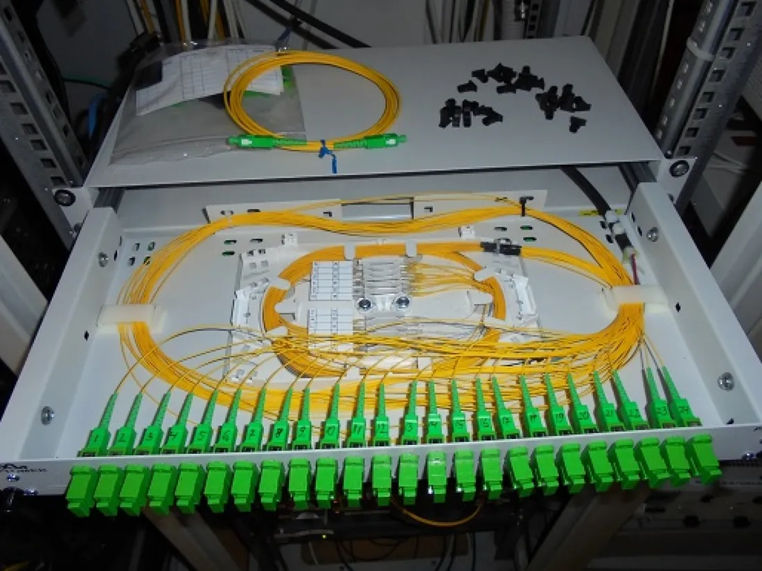 Fibre distribution frame with yellow patch cords