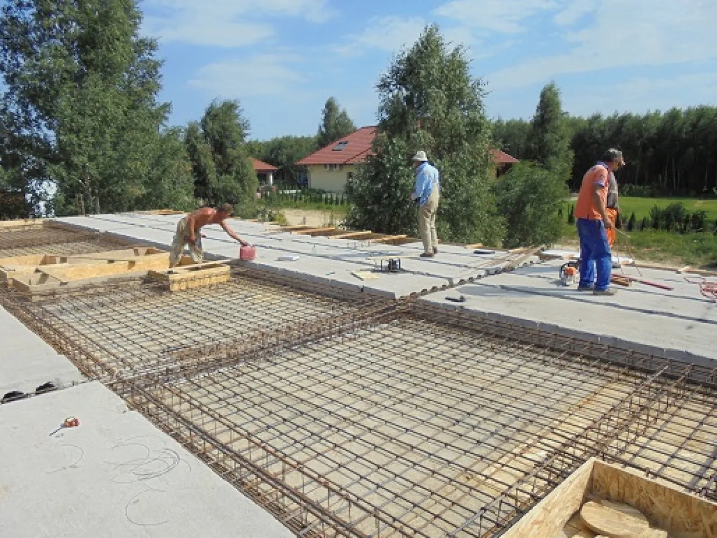 Floor slab reinforcement with service openings